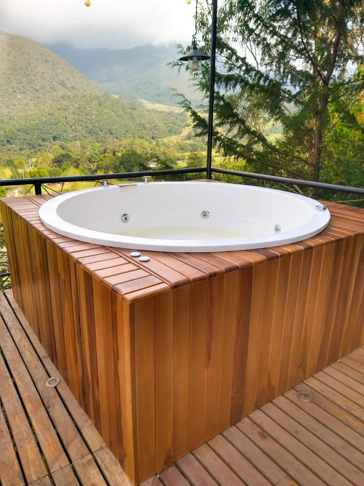 Jacuzzis & Tinas